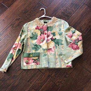 CUTE VINTAGE CABBAGE FLORAL LIL JACKET WITH VINTAGE CROCHETED COLLAR…